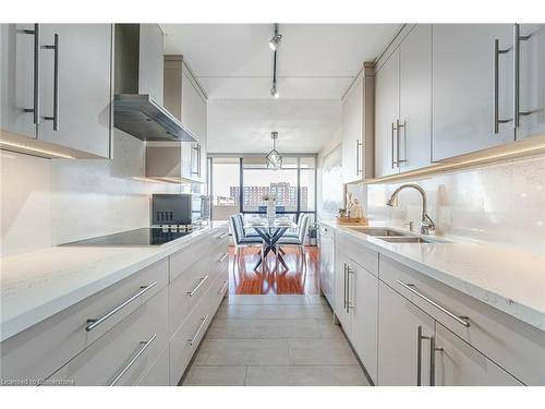 907-2 Glamorgan Avenue, Toronto, ON - Indoor Photo Showing Kitchen With Double Sink