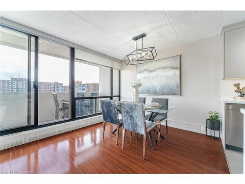 907-2 Glamorgan Avenue, Toronto, ON - Indoor Photo Showing Dining Room