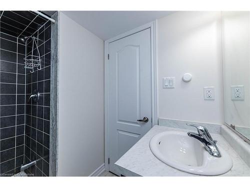 766 Linden Drive, Cambridge, ON - Indoor Photo Showing Bathroom