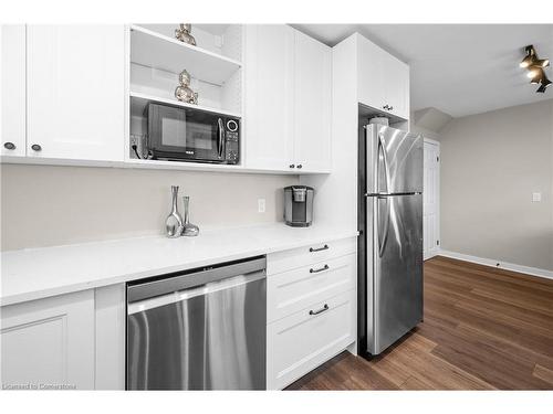 305 East 24Th Street, Hamilton, ON - Indoor Photo Showing Kitchen