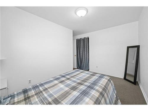 305 East 24Th Street, Hamilton, ON - Indoor Photo Showing Bedroom