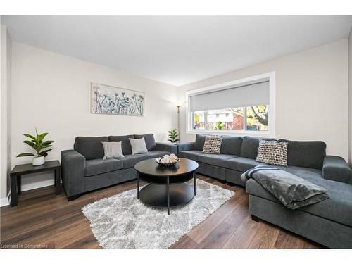 305 East 24Th Street, Hamilton, ON - Indoor Photo Showing Living Room