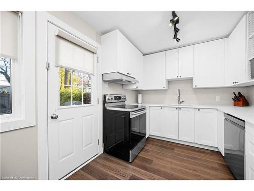 305 East 24Th Street, Hamilton, ON - Indoor Photo Showing Kitchen