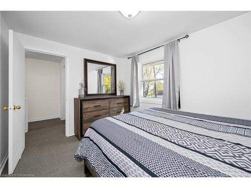 305 East 24Th Street, Hamilton, ON - Indoor Photo Showing Bedroom