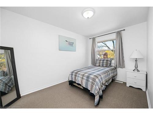 305 East 24Th Street, Hamilton, ON - Indoor Photo Showing Bedroom