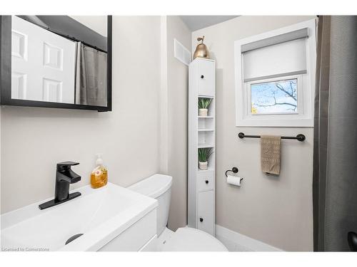 305 East 24Th Street, Hamilton, ON - Indoor Photo Showing Bathroom