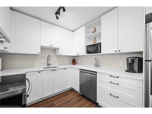 305 East 24Th Street, Hamilton, ON - Indoor Photo Showing Kitchen