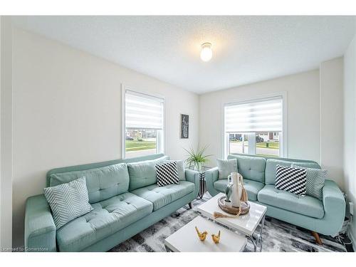 89 Todd Crescent, Grey, ON - Indoor Photo Showing Living Room