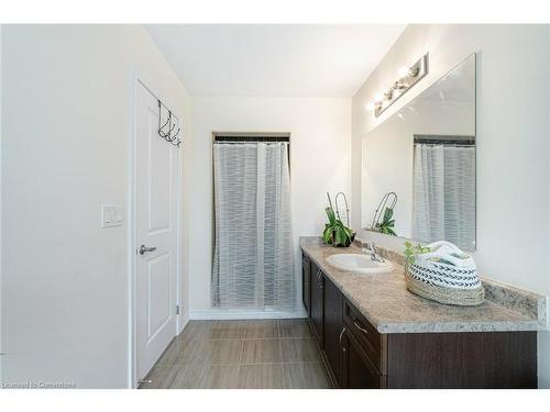 89 Todd Crescent, Grey, ON - Indoor Photo Showing Bathroom