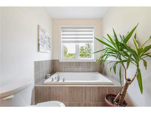 89 Todd Crescent, Grey, ON - Indoor Photo Showing Bathroom