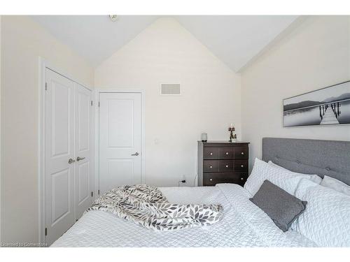 89 Todd Crescent, Grey, ON - Indoor Photo Showing Bedroom