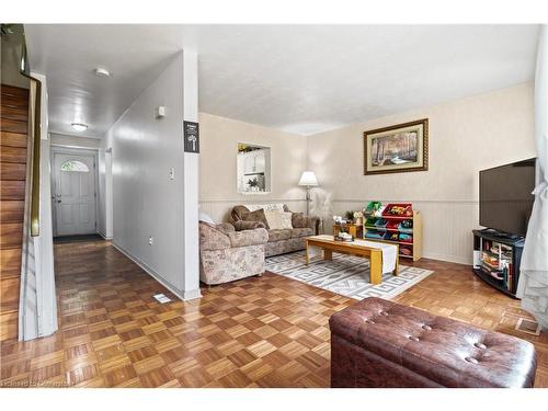 20-32 Glenburn Court, Hamilton, ON - Indoor Photo Showing Living Room