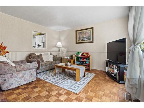 20-32 Glenburn Court, Hamilton, ON - Indoor Photo Showing Living Room