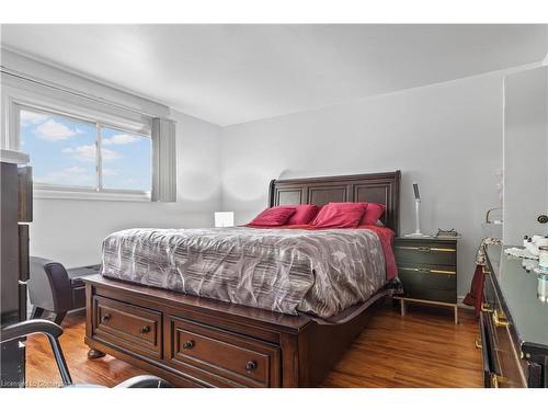 20-32 Glenburn Court, Hamilton, ON - Indoor Photo Showing Bedroom