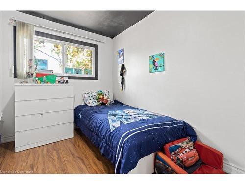 20-32 Glenburn Court, Hamilton, ON - Indoor Photo Showing Bedroom