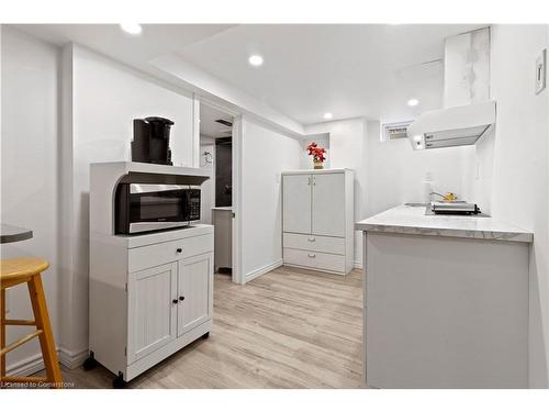 20-32 Glenburn Court, Hamilton, ON - Indoor Photo Showing Kitchen