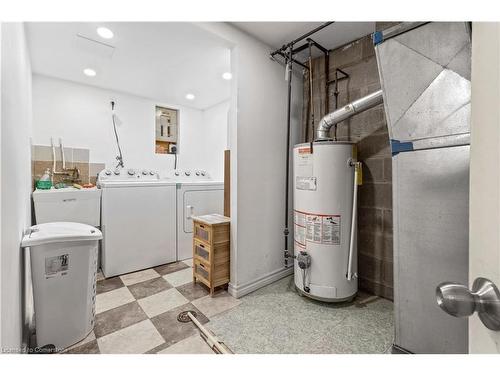 20-32 Glenburn Court, Hamilton, ON - Indoor Photo Showing Laundry Room