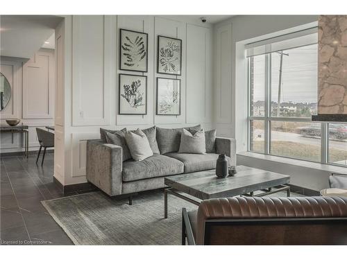 910-460 Callaway Road, London, ON - Indoor Photo Showing Living Room