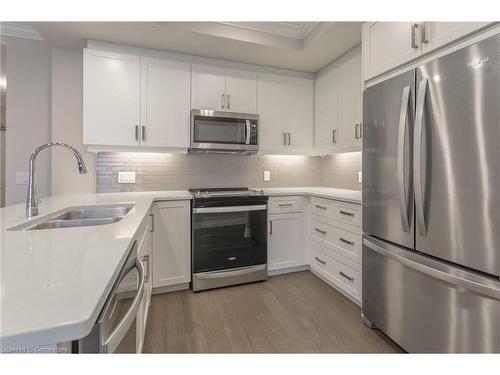 910-460 Callaway Road, London, ON - Indoor Photo Showing Kitchen With Double Sink With Upgraded Kitchen