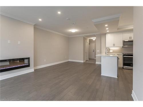 910-460 Callaway Road, London, ON - Indoor Photo Showing Kitchen