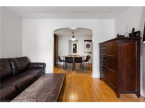 150 Nelson Street, Kingston, ON - Indoor Photo Showing Living Room