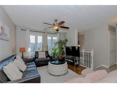 7746 Jubilee Drive, Niagara Falls, ON - Indoor Photo Showing Living Room