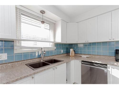 7746 Jubilee Drive, Niagara Falls, ON - Indoor Photo Showing Kitchen With Double Sink