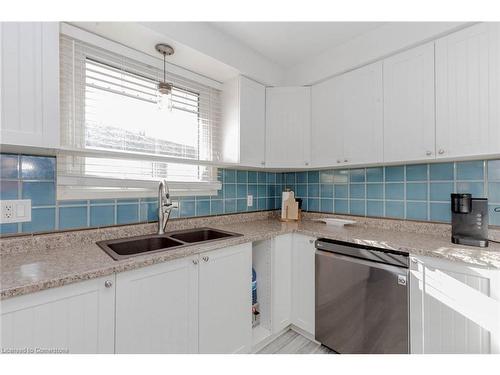 7746 Jubilee Drive, Niagara Falls, ON - Indoor Photo Showing Kitchen With Double Sink