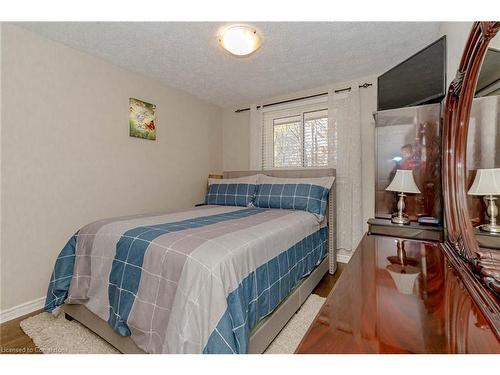 7746 Jubilee Drive, Niagara Falls, ON - Indoor Photo Showing Bedroom