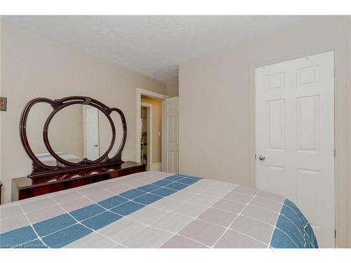 7746 Jubilee Drive, Niagara Falls, ON - Indoor Photo Showing Bedroom