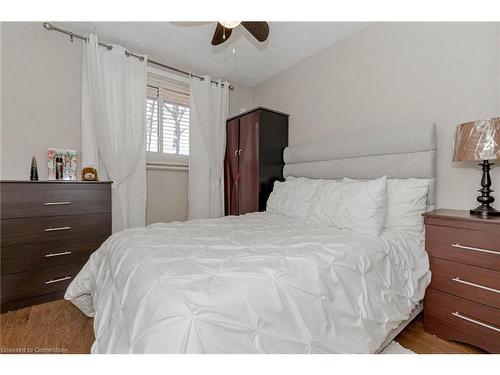 7746 Jubilee Drive, Niagara Falls, ON - Indoor Photo Showing Bedroom