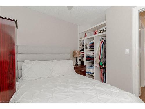 7746 Jubilee Drive, Niagara Falls, ON - Indoor Photo Showing Bedroom