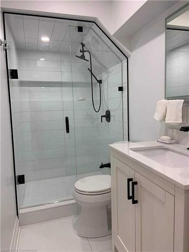 5679 Longboat Avenue, Mississauga, ON - Indoor Photo Showing Bathroom