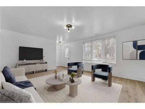 354 Crowland Avenue, Niagara Falls, ON - Indoor Photo Showing Living Room