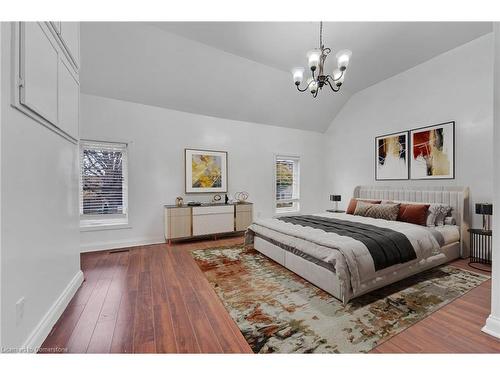 354 Crowland Avenue, Niagara Falls, ON - Indoor Photo Showing Bedroom