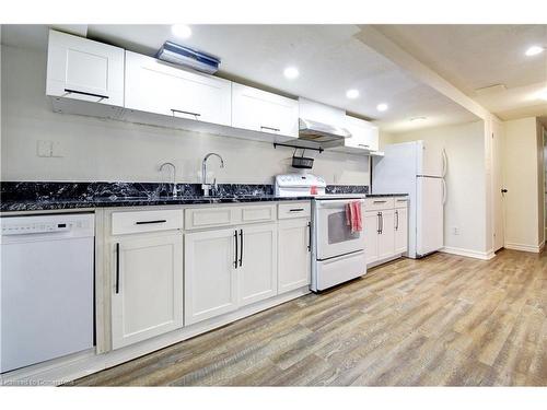 Bsmt-6235 Johnson Drive, Niagara Falls, ON - Indoor Photo Showing Kitchen