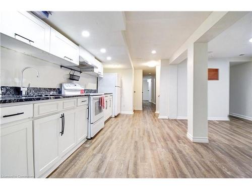 Bsmt-6235 Johnson Drive, Niagara Falls, ON - Indoor Photo Showing Kitchen