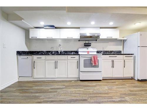 Bsmt-6235 Johnson Drive, Niagara Falls, ON - Indoor Photo Showing Kitchen