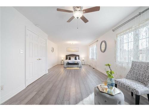 8 Decorso Drive, Peel, ON - Indoor Photo Showing Living Room