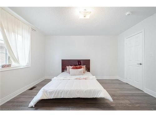 8 Decorso Drive, Peel, ON - Indoor Photo Showing Bedroom