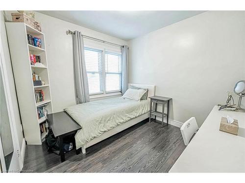 72 Elgin Street S, Cambridge, ON - Indoor Photo Showing Bedroom