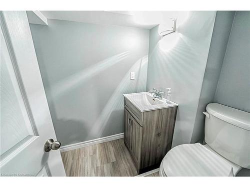 72 Elgin Street S, Cambridge, ON - Indoor Photo Showing Bathroom