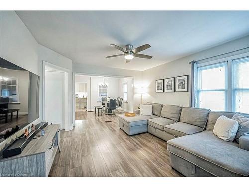 72 Elgin Street S, Cambridge, ON - Indoor Photo Showing Living Room