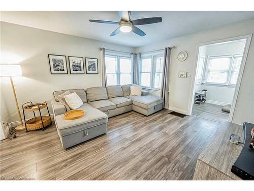 72 Elgin Street S, Cambridge, ON - Indoor Photo Showing Living Room