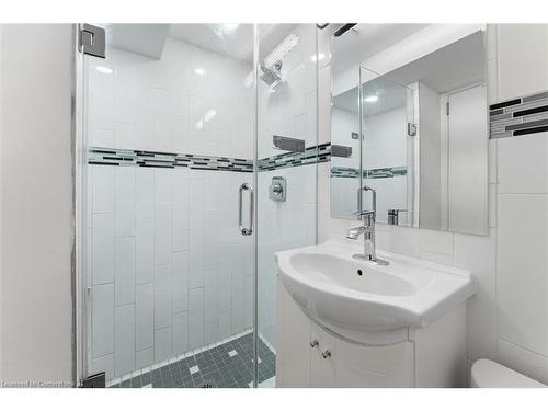 122 Longford Drive, Newmarket, ON - Indoor Photo Showing Bathroom