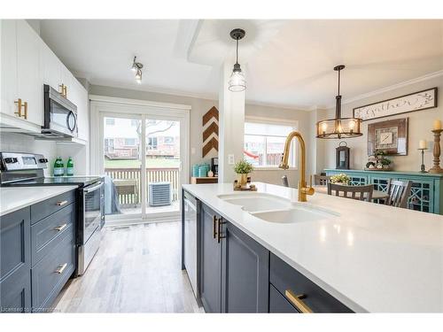 34 Corey Circle, Georgetown, ON - Indoor Photo Showing Kitchen With Double Sink With Upgraded Kitchen