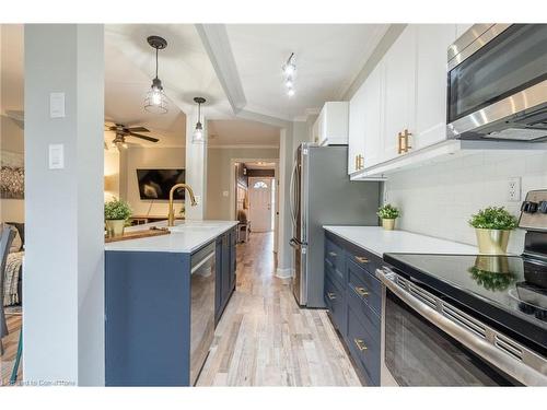 34 Corey Circle, Georgetown, ON - Indoor Photo Showing Kitchen With Upgraded Kitchen