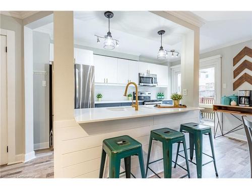 34 Corey Circle, Georgetown, ON - Indoor Photo Showing Kitchen With Upgraded Kitchen