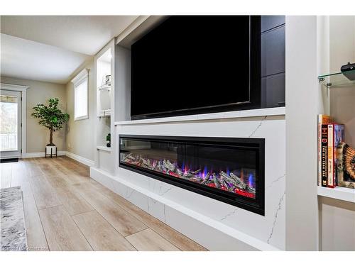 91 Biscayne Crescent, Orangeville, ON - Indoor Photo Showing Living Room With Fireplace