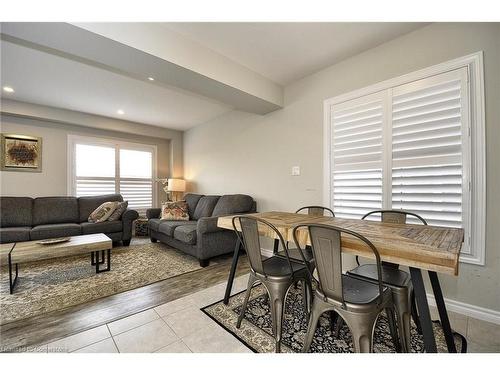 1329 Calais Drive, Woodstock, ON - Indoor Photo Showing Living Room